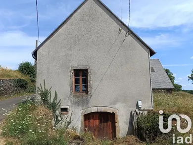 House in PLEAUX (15700)