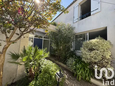 Building at Saintes (17100)