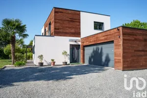 House at Saint-Cyr-sur-Loire (37540)