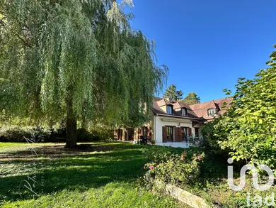 Traditional house at Samois-sur-Seine (77920)