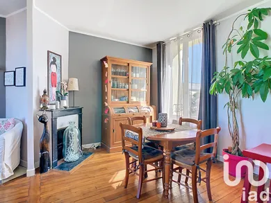 Apartment in Saint-Cyr-l'École (78210)