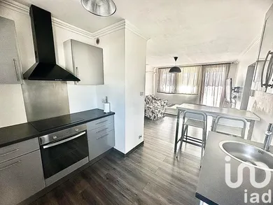 Apartment in Marignane (13700)
