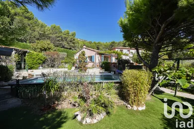 Maison traditionnelle à Cuges-les-Pins (13780)