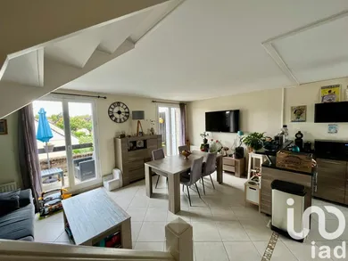 Duplex at Montigny-le-Bretonneux (78180)