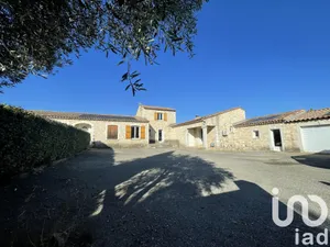 Traditional house at Saint-Laurent-des-Arbres (30126)