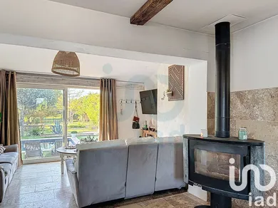 House at Eyragues (13630)