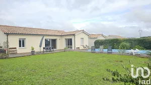 House at Val de Virvée (33240)