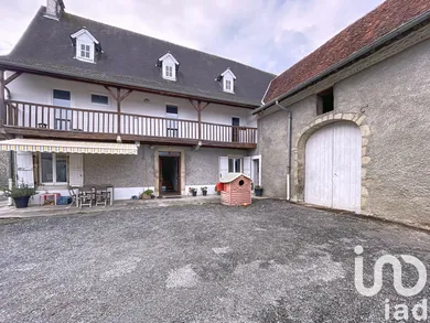 Village house at Mont (64300)