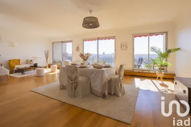 Apartment at Courbevoie (92400)