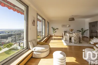 Apartment at Courbevoie (92400)