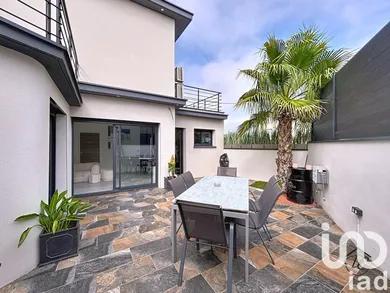 Architectural house at Marseillan (34340)