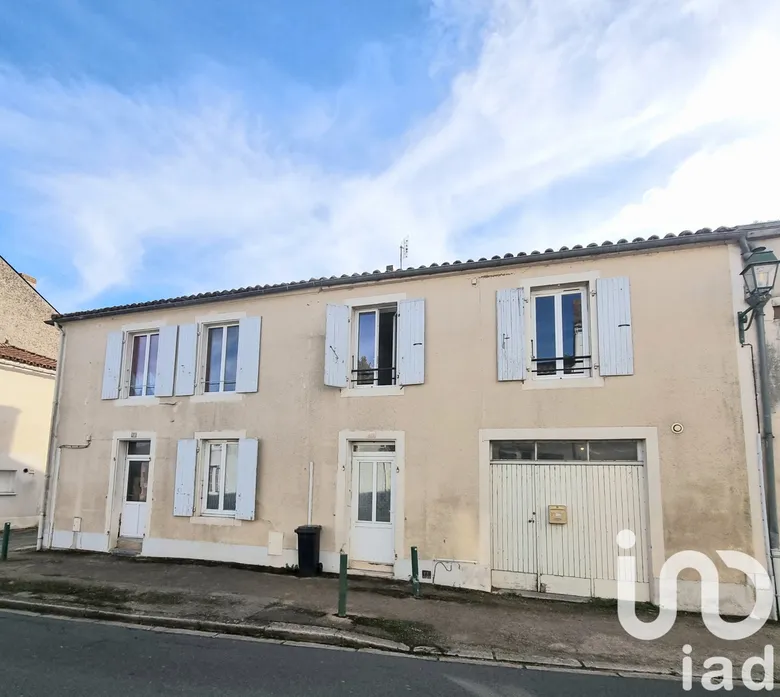 Maison 10 pièces 223 m² · à Saint-Martin-Lars-en-Sainte-Hermine · 223 m² · 189 990 €