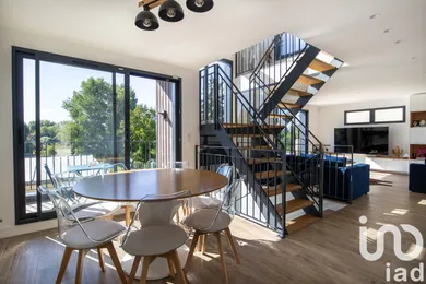 Architectural house in Mézy-sur-Seine (78250)