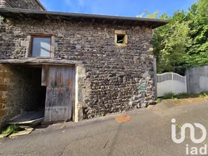 House at Saint-Julien-de-Coppel (63160)