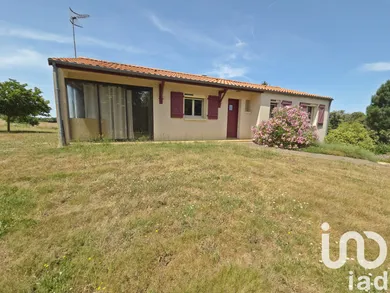 Traditional house at Montournais (85700)