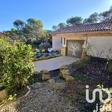 Architectural house at ROGNES (13840)