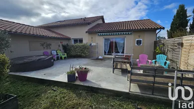 Maison traditionnelle à Saint-Santin-de-Maurs (15600)