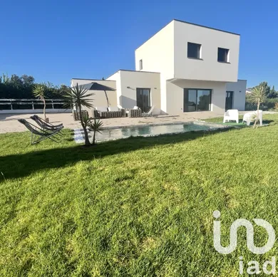 House at Saint-Gilles (30800)