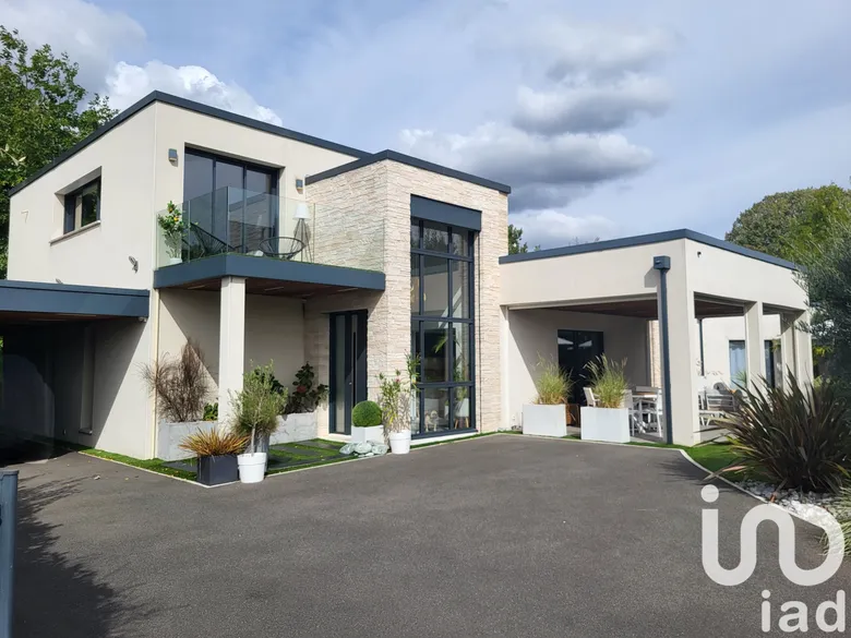 Maison 9 pièces 265 m² · à Saint-Cyr-sur-Loire · 265 m² · 1 140 000 €