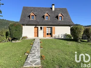 House at Vic-sur-Cère (15800)