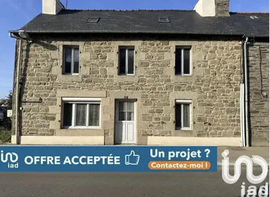 Traditional house at Maël-Carhaix (22340)