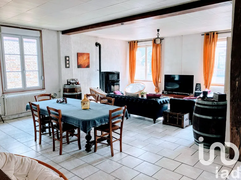 Maison 8 pièces 220 m² · à Aubérive · 220 m² · 184 000 €