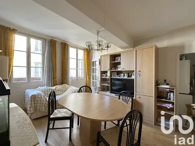 Apartment in Paris (75004)