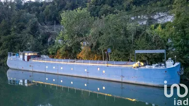 Barge at Vernou-la-celle-sur-seine (77670)