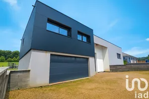 Architectural house in Saint-Laurent (08090)