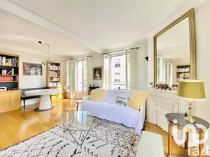 Apartment in Paris (75017)