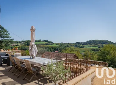 Traditional house in Beynac-et-Cazenac (24220)