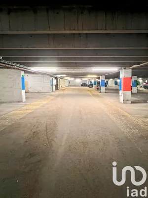 Parking à Paris (75019)