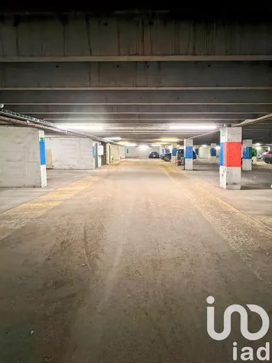 Parking à Paris (75019)