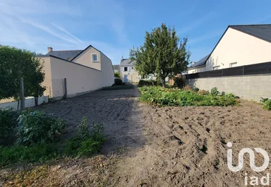 Building in Distré (49400)