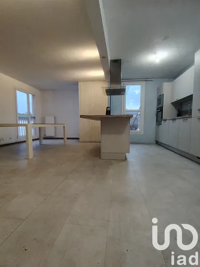 Apartment in Les Ulis (91940)