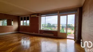 Apartment at Bron (69500)