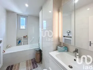 Apartment in Pantin (93500)