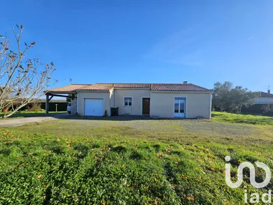 Pavillon à Les Adjots (16700)