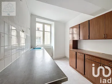 Building in Saint-Pierre-le-Moûtier (58240)