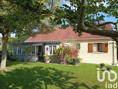 Traditional house at Eaux-Puiseaux (10130)
