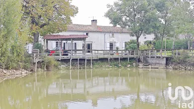 Maison de campagne à Saint Marc la Lande (79310)