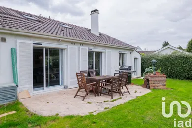 House at Plaisir (78370)