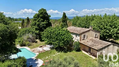 Maison à Roquebrune-sur-Argens (83520)