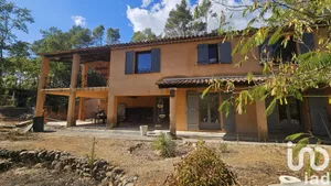 Maison à Saint-Paul-en-Forêt (83440)