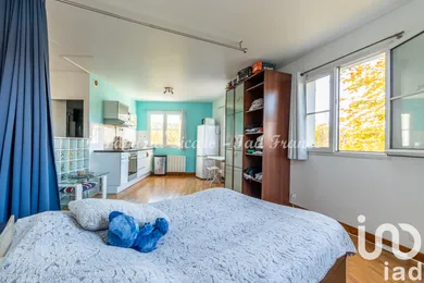 Apartment in La Ville-du-Bois (91620)