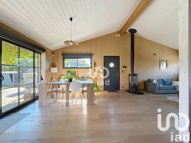 House at Salles (33770)