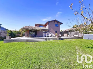 House at Salles (33770)