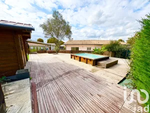 Traditional house at Saint-Médard-d'Eyrans (33650)