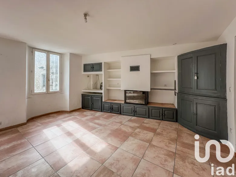 Immeuble 194 m² · à Claviers · 194 m² · 324 000 €