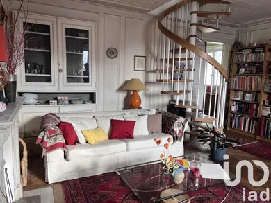 Apartment in Paris (75010)